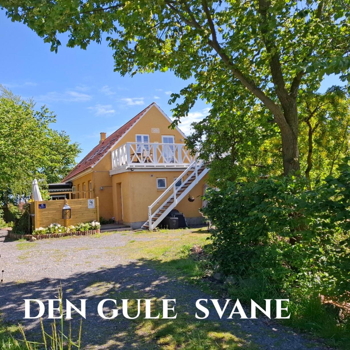 The 'Loft' Apartment- "Den Gule Svane" Guest House - Near Ronne & Beach Exterior foto