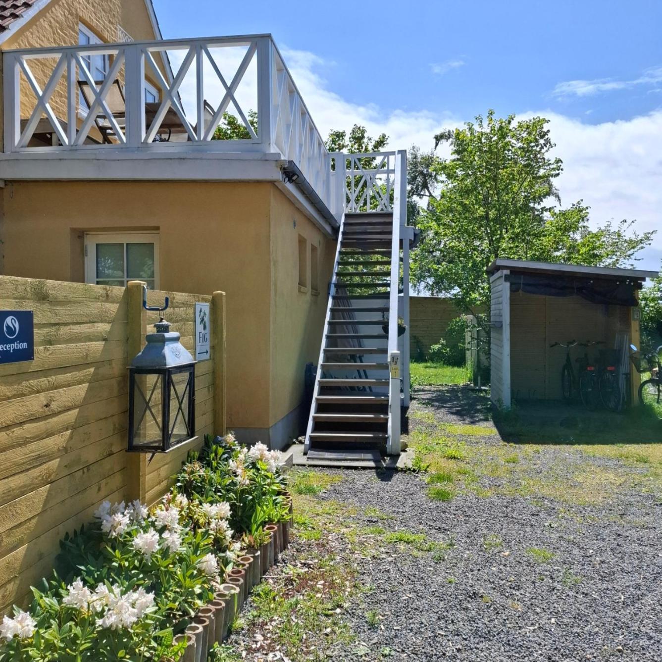 The 'Loft' Apartment- "Den Gule Svane" Guest House - Near Ronne & Beach Exterior foto